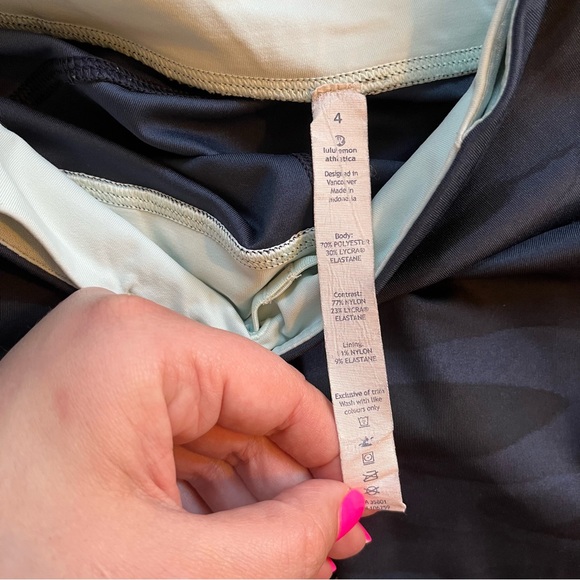 Lululemon blue camo print leggings size 4 - Picture 3 of 7